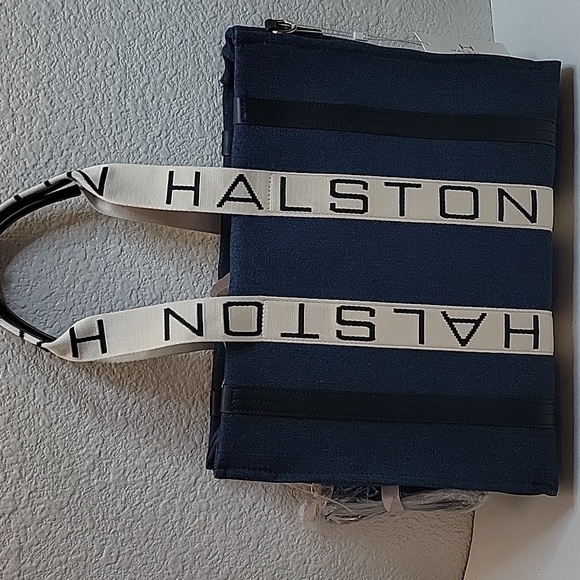 NWT Halston Denim Blue Canvas Tote Bag With Crossbody Strap - Picture 3 of 17
